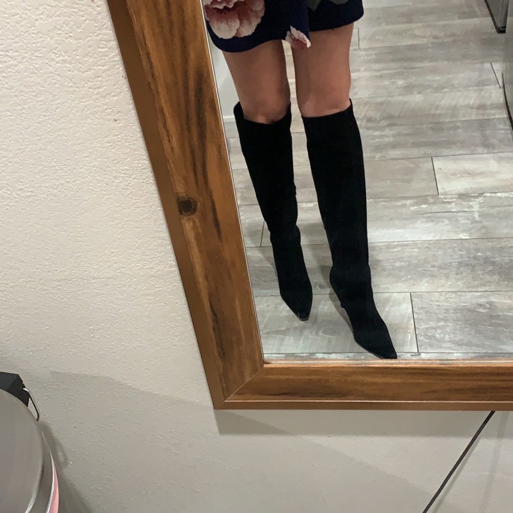 Classy Stuart Weitzman Boots - Picture 3 of 12